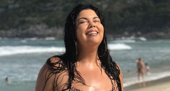 Fabiana Karla na praia (reprodução Instagram)
